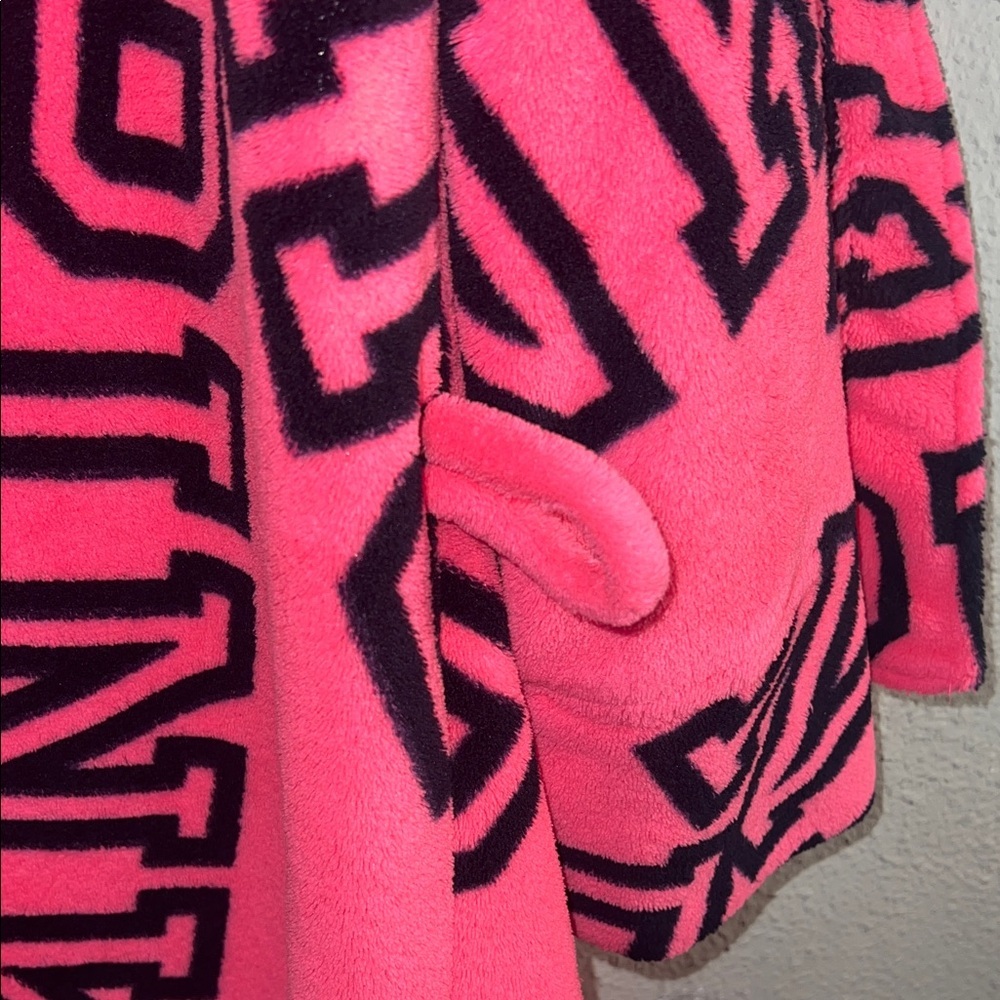 PINK Victoria's Secret Bold Pink and Black Lounge Robe - Picture 7 of 9